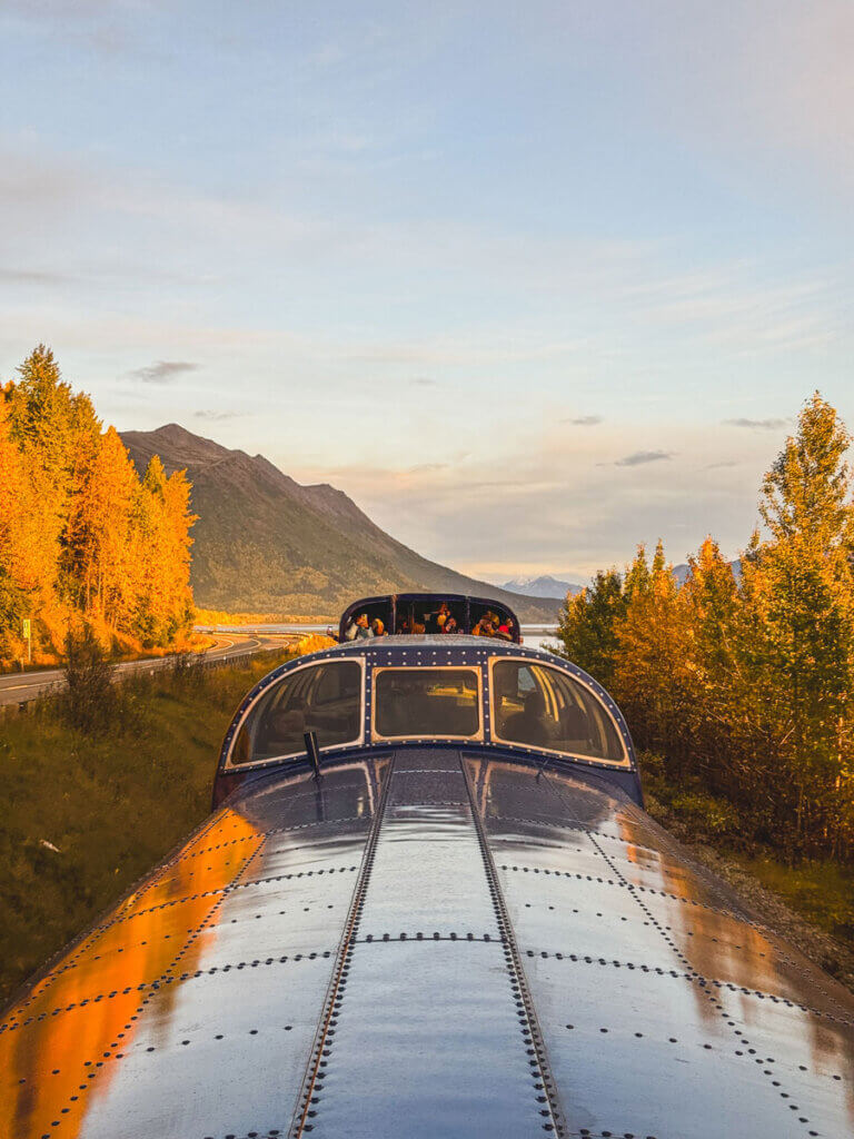 The-scenic-Alaska-Railroad-from-Anchorage-to-Girdwood-in-the-fall