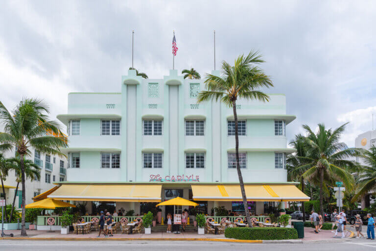 The-Carlyle-Hotel-in-the-Art-Deco-District-in-Miami-Florida