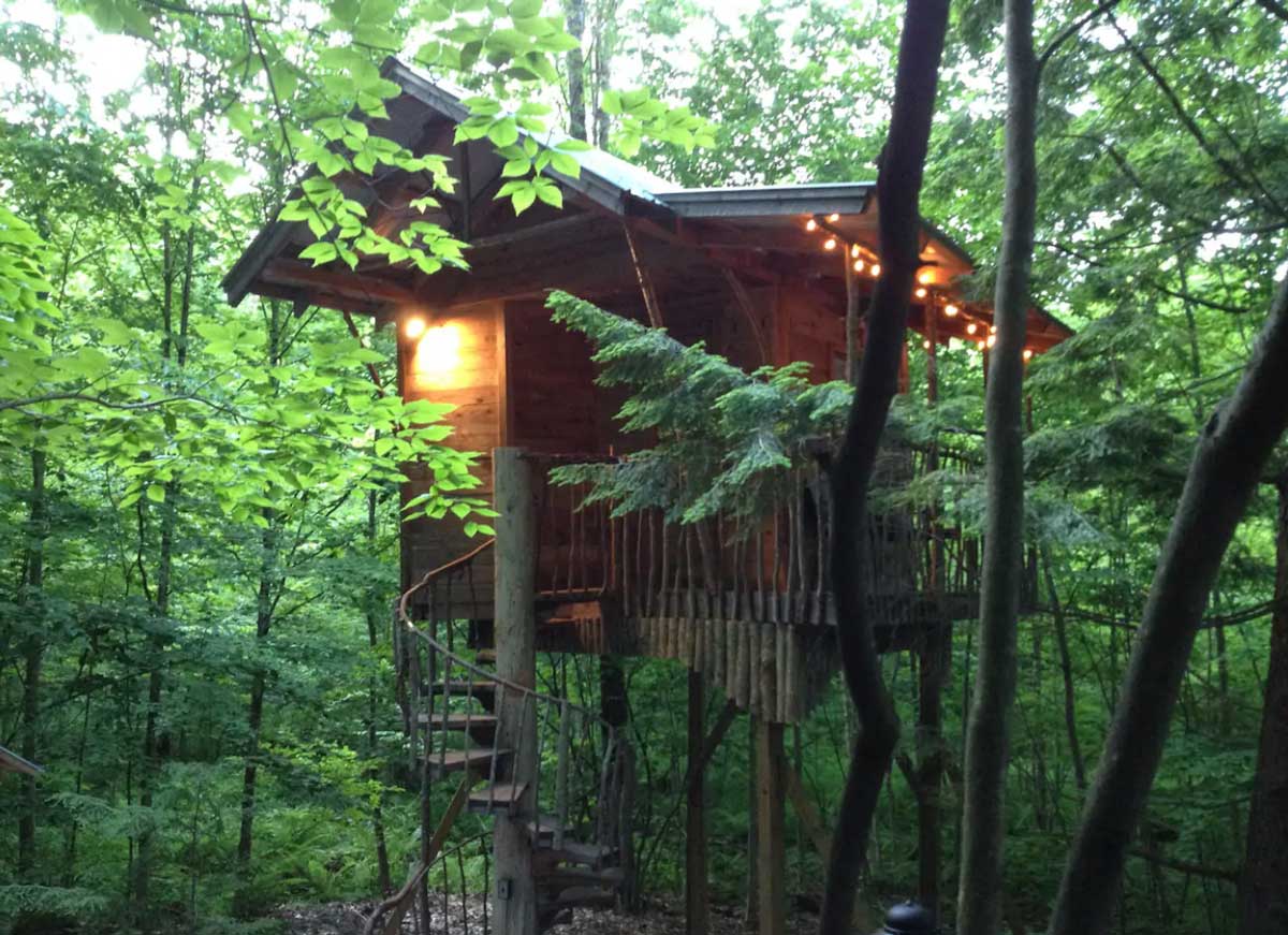 Adirondack-Treehouse-Retreat-in-New-York