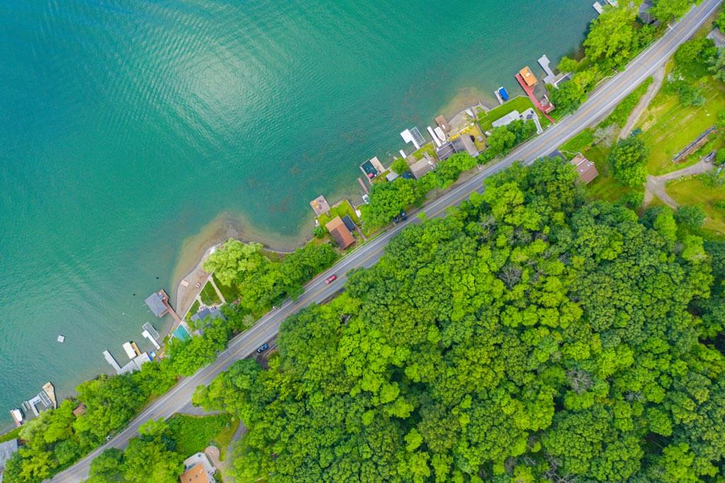 Aerial-shot-of-Keuka-Lake-and-its-pretty-water