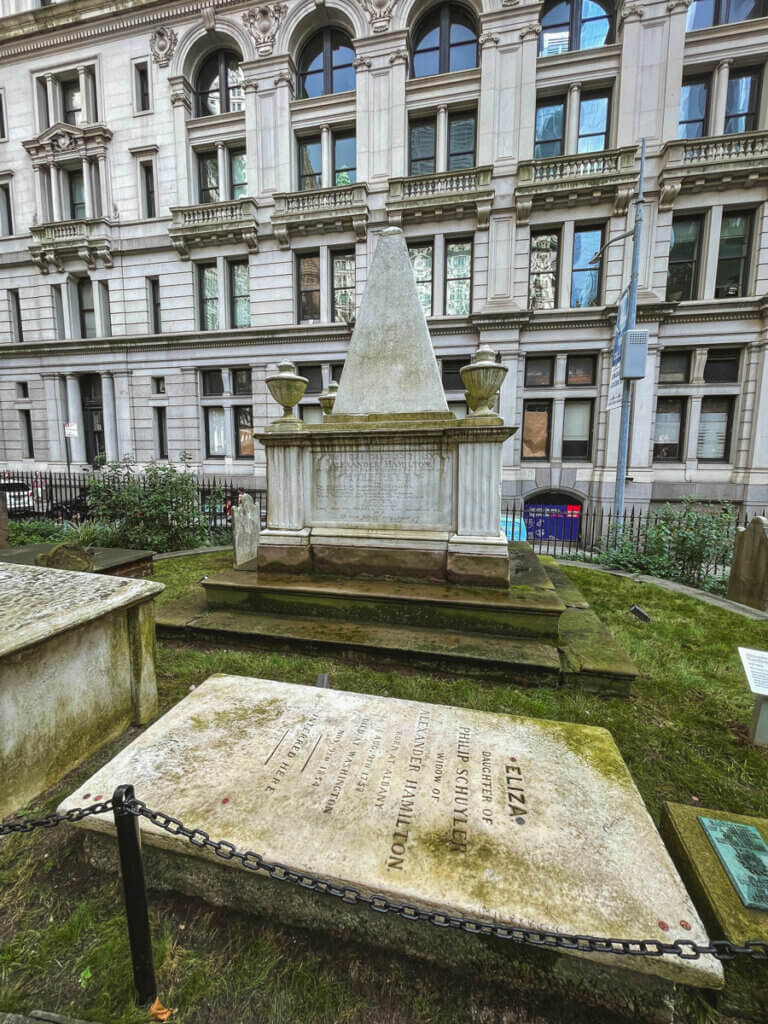 Alexander-Hamiltons-gravesite-and-Elizas-gravesite-at-Trinity-Church-in-the-Financial-District-of-Lower-Manhattan-NYC