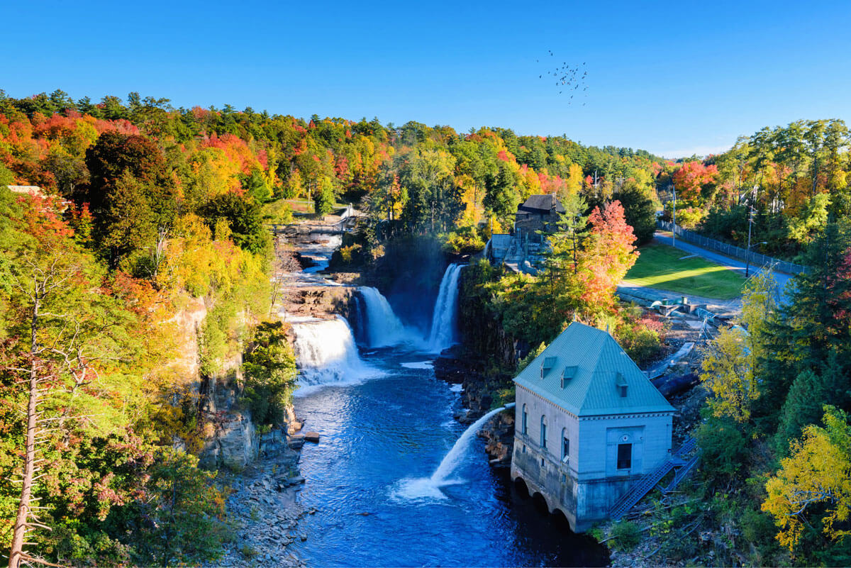 Ausable-Chasm-in-Upstate-New-York-in-the-fall