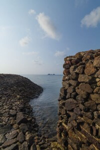 Bailan-Bay-vert-looking-out-at-rocks