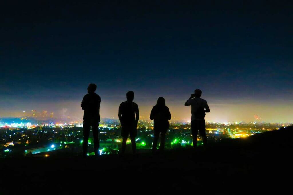 Baldwin-Hill-Scenic-Overlook-in-Los-Angeles-at-night
