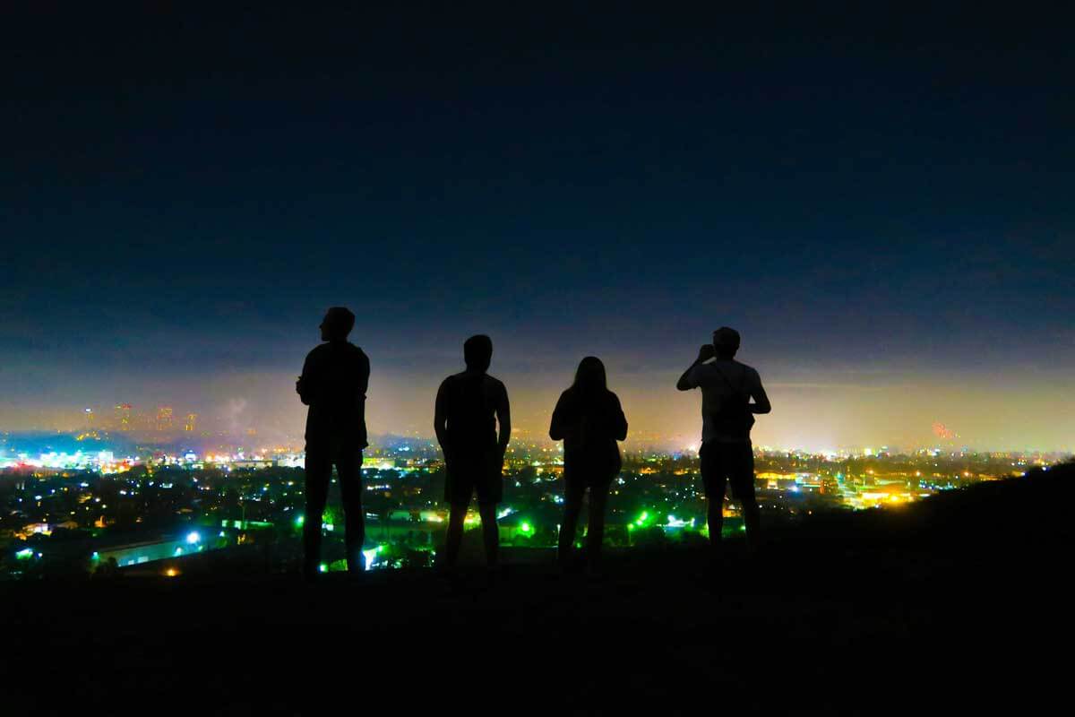 Baldwin-Hill-Scenic-Overlook-in-Los-Angeles-at-night