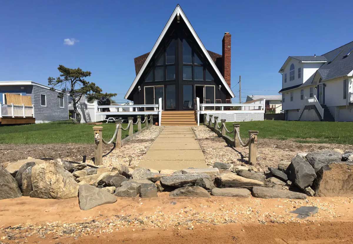 Beach-A-Frame-Catskills-Airbnb-in-New-York