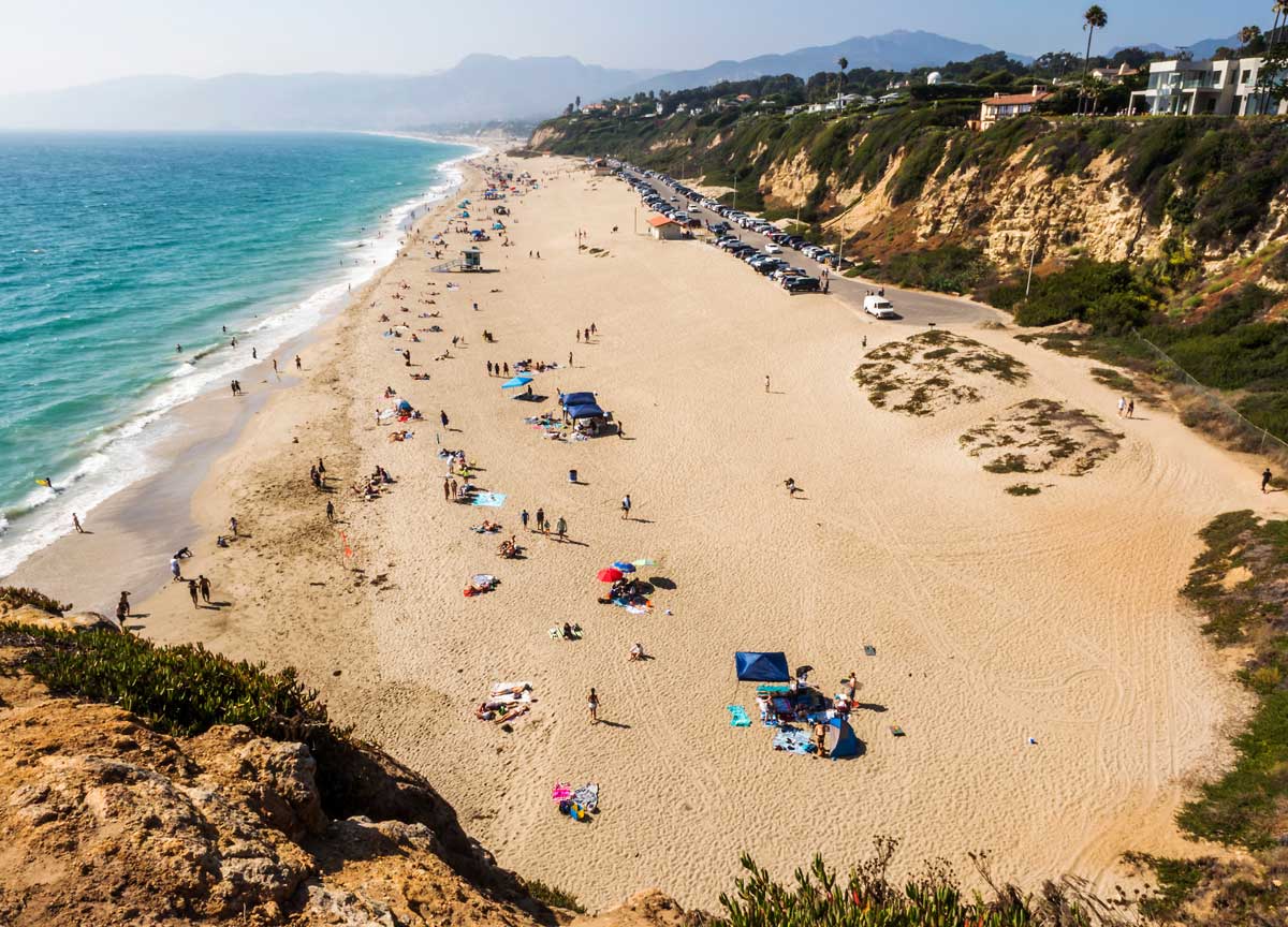 Beachgoers-on-Zuma-Beach-in-Los-Angeles-in-Malibu