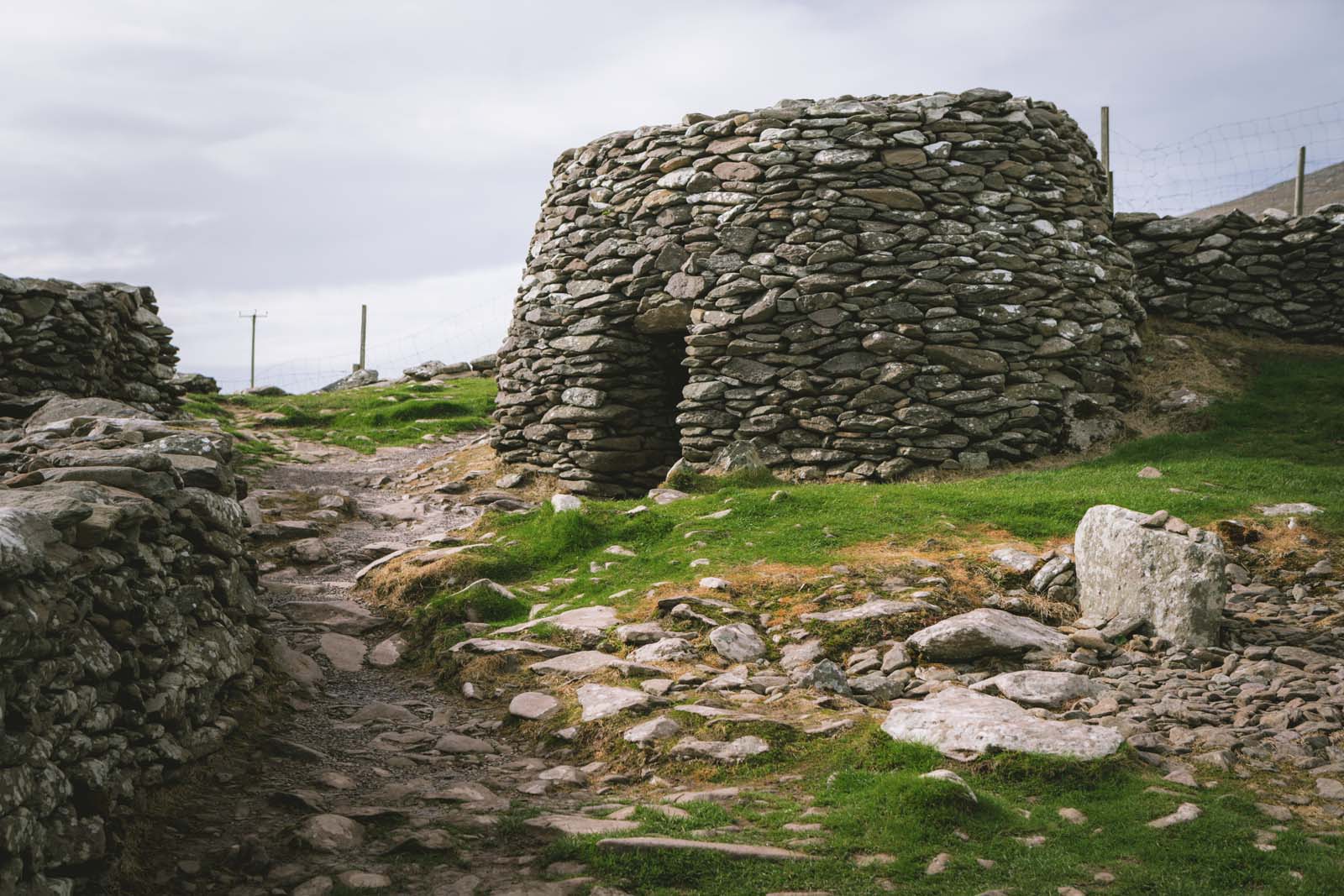 Beehive-hut-slea-head-drive-dingle-ireland