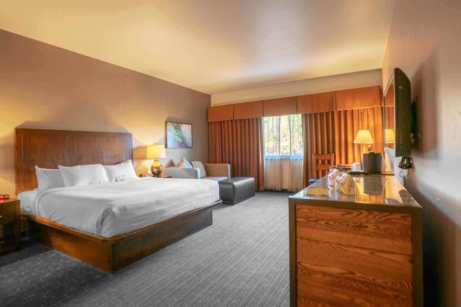 Room at Black Oak Casino Resort