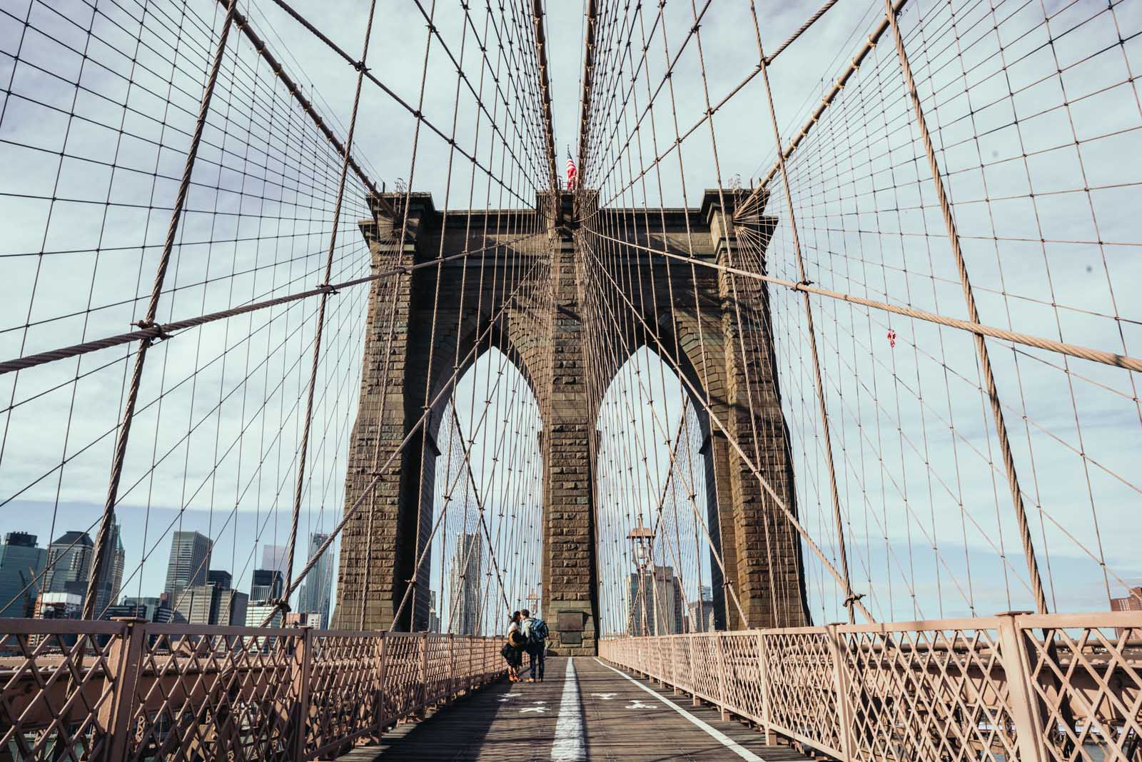 Romantic moment between a couple on the Brooklyn Bridge