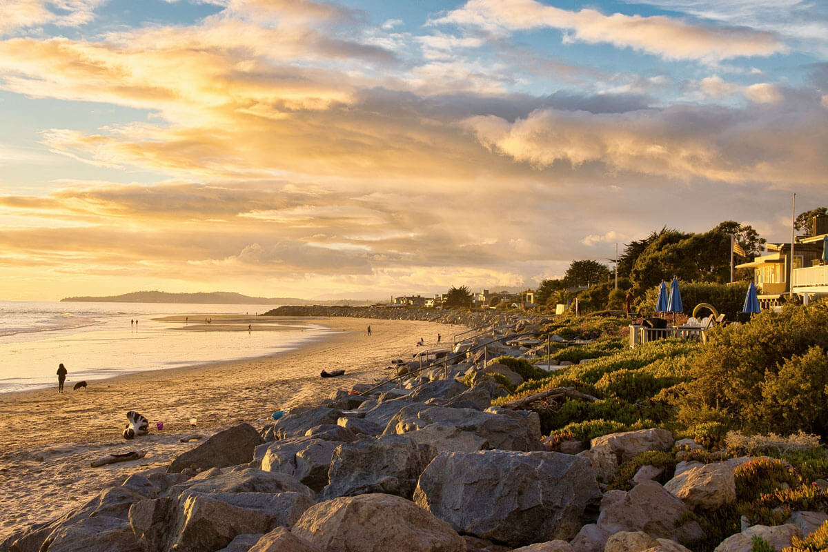 Carpinteria-coastline-at-sunset-in-California