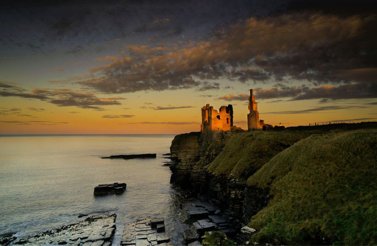 Castle-Sinclair-Girnigoe-at-sunset-in-the-Scottish-Highlands