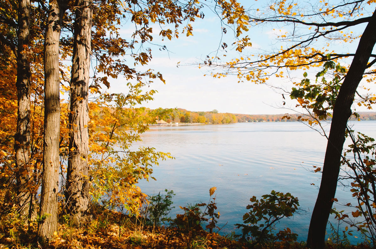 Chautauqua-Lake-in-New-York-in-the-fall