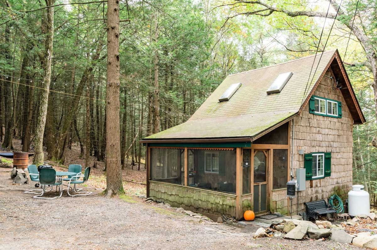 Chic-tiny-cabin-rental-in-the-catskills-in-upstate-new-york