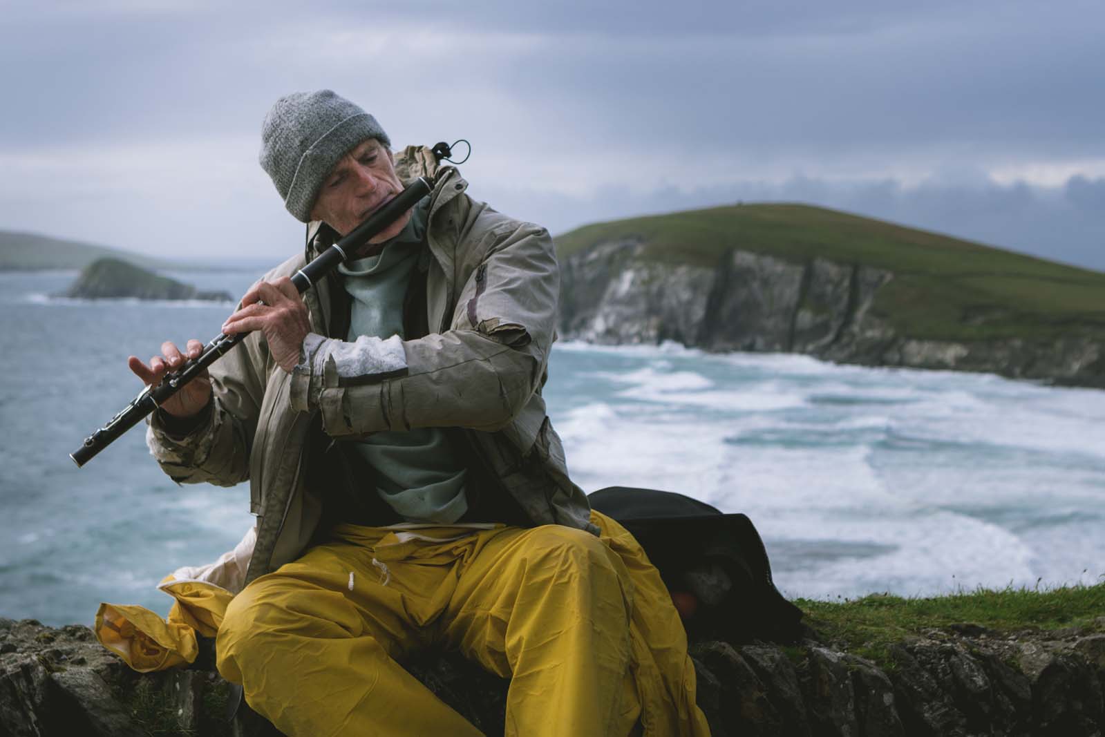 Dingle-Fisherman-playing-music