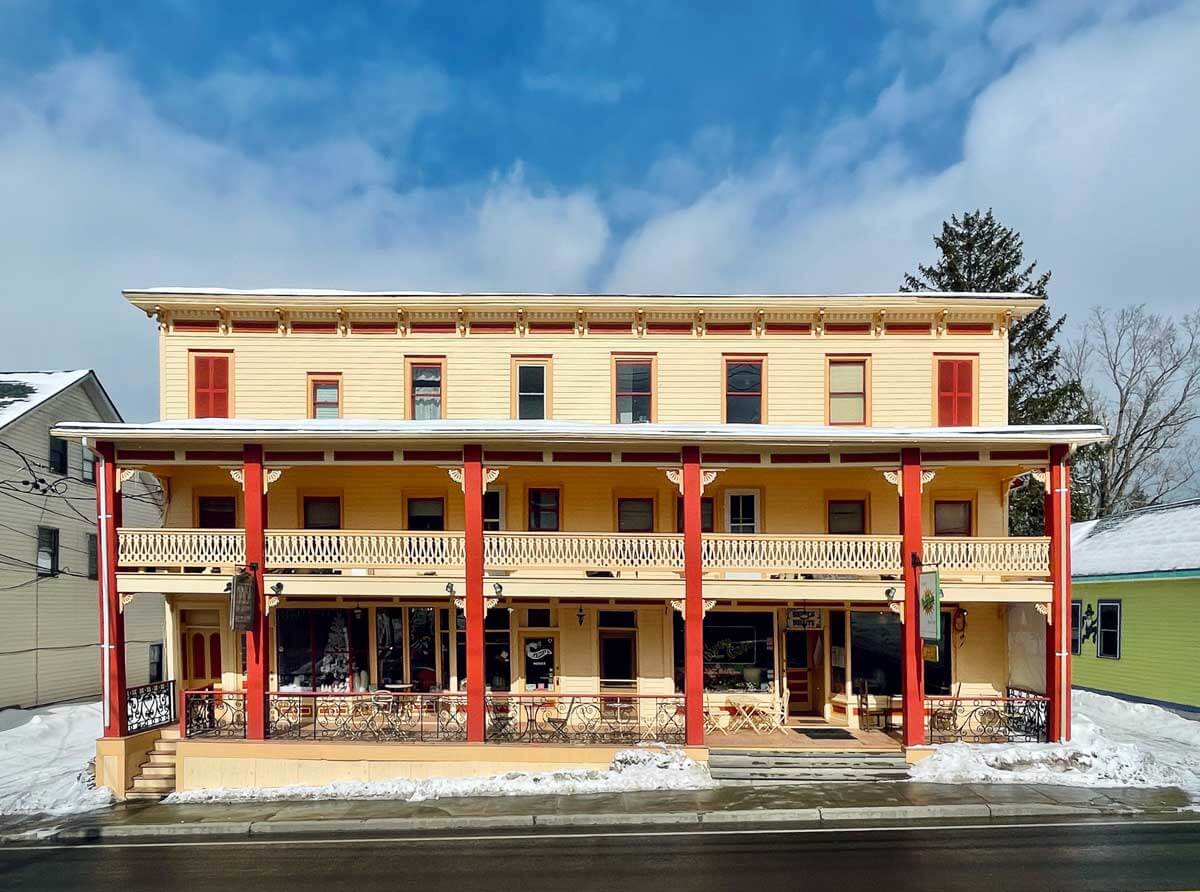 Fun-colorful-western-town-of-Tannnersville-in-the-Catskills-New-York-near-Hunter-Mountain