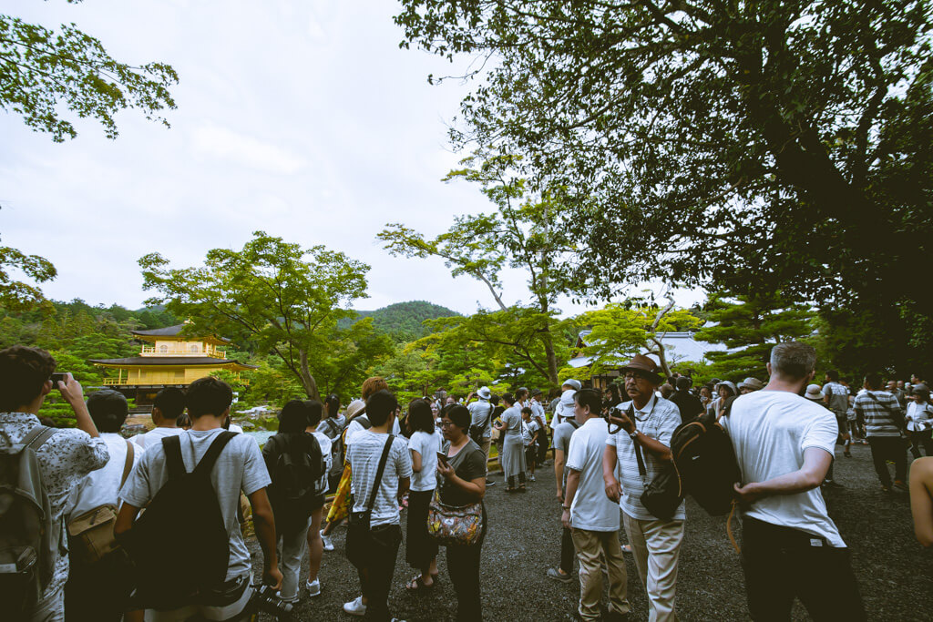 The REAL Golden Temple -- crowds around taking photos