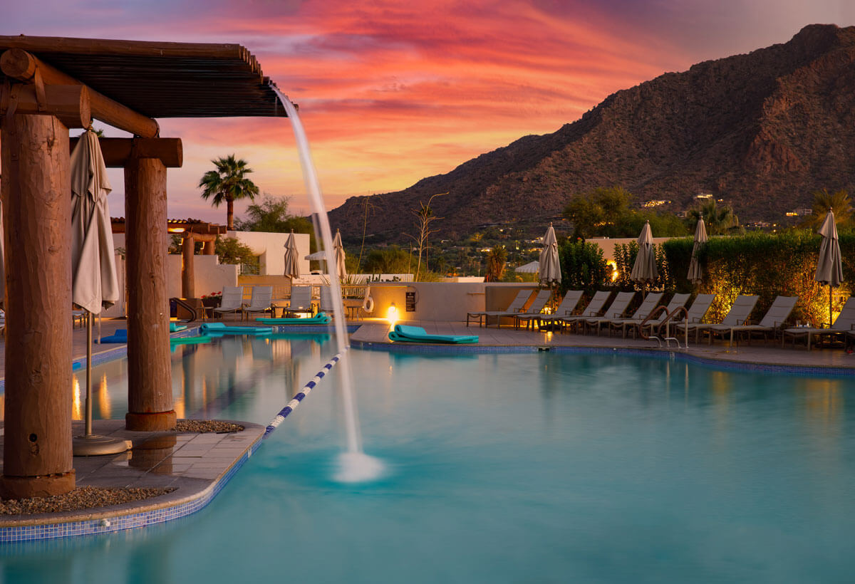 Gurneys-Resort-and-Spa-in-Scottsdale-Arizona-sunset-view-and-Camelback-Mountain-in-Arizona