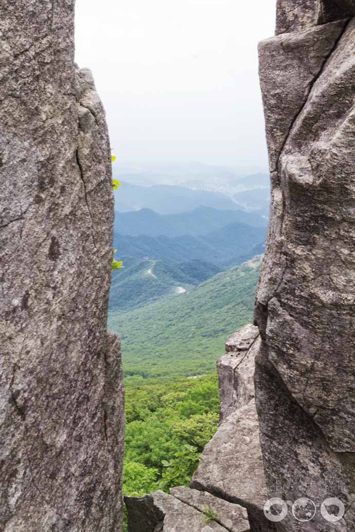 Between Seoseokdae Rock and Ipseokdae