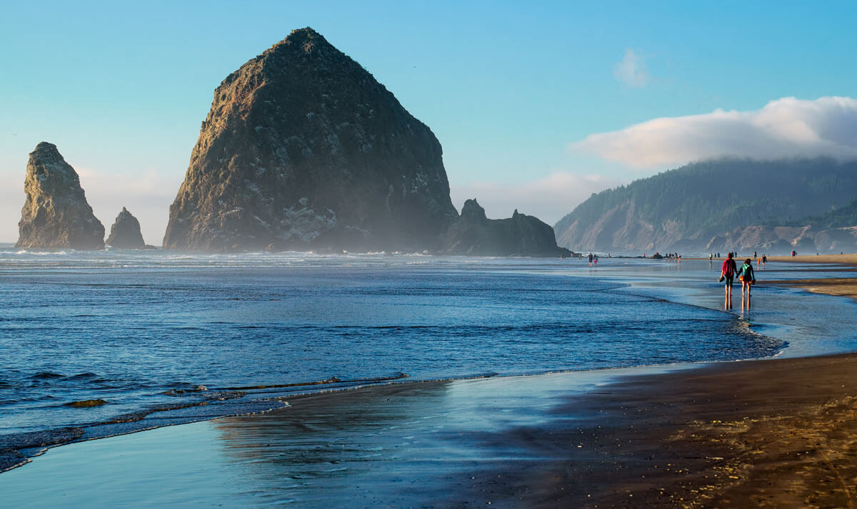 Haystack-Rock-at-Cannon-Beach-in-Oregon