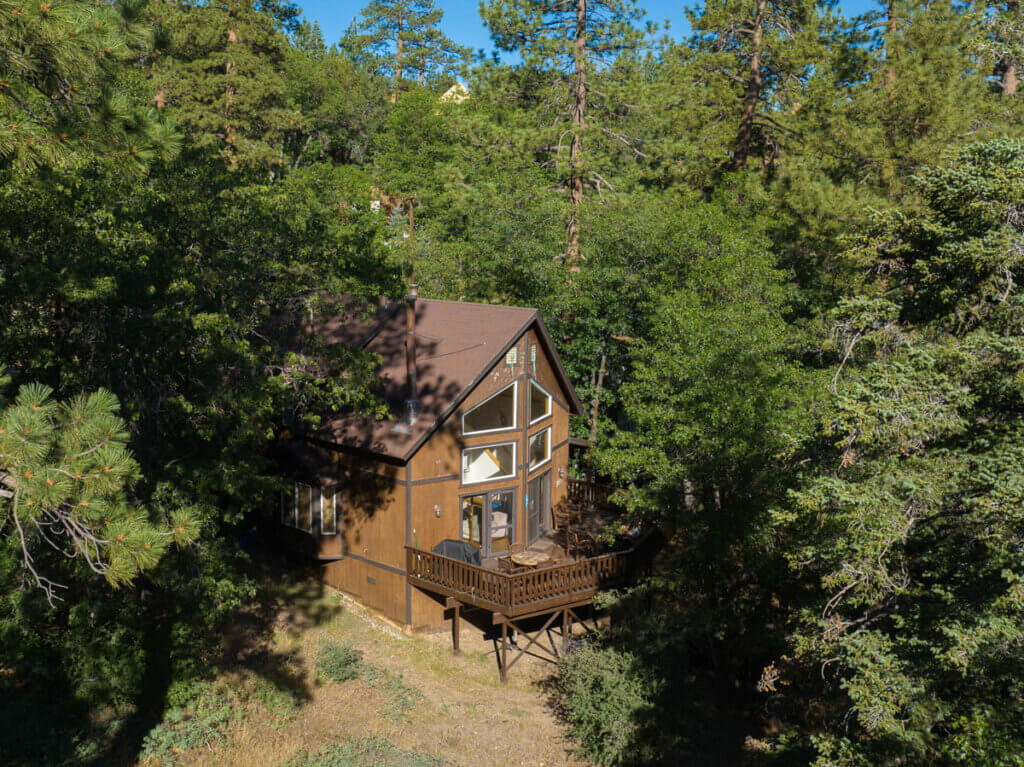 Hidden-Oaks-Cabin-at-Big-Bear-Mountain-in-Big-Bear-California