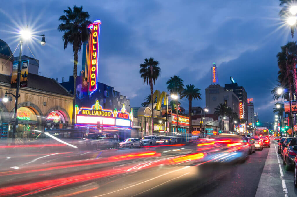 Hollywood-street-at-night-in-Los-Angeles