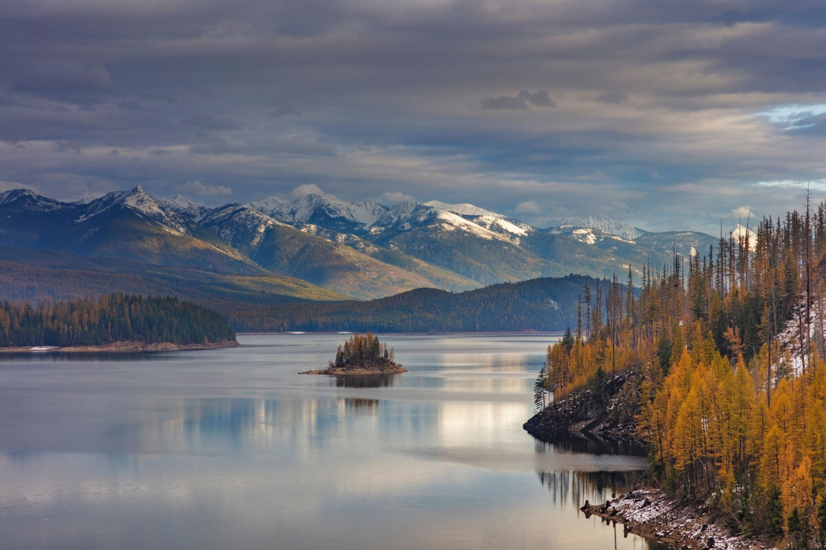 Hungry-Horse-Reservoir-at-Flathead-National-Forest-near-Kalispell-Montana