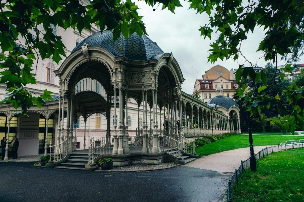 karlovy vary park colonnade