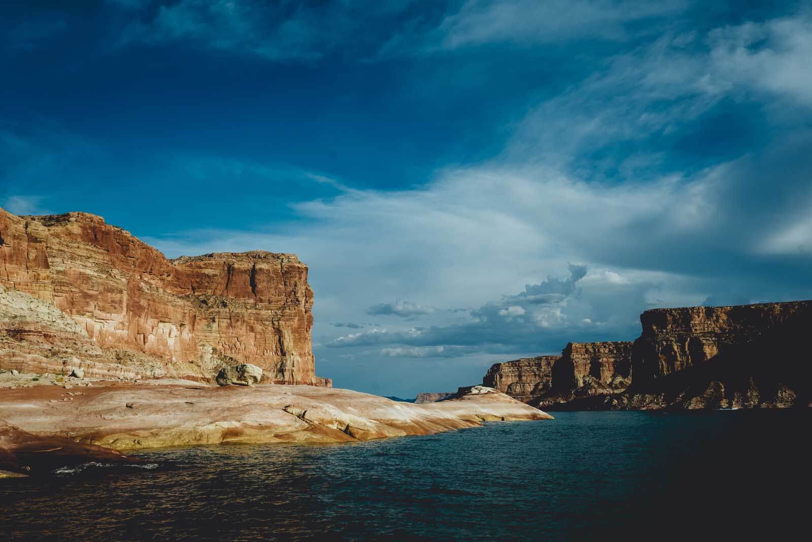 Gorgeous view of Lake Powell from houseboat