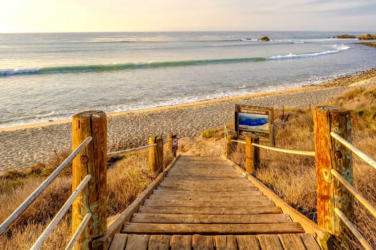 Leo-Carrillo-State-Beach-at-golden-hour-in-Los-Angeles-California