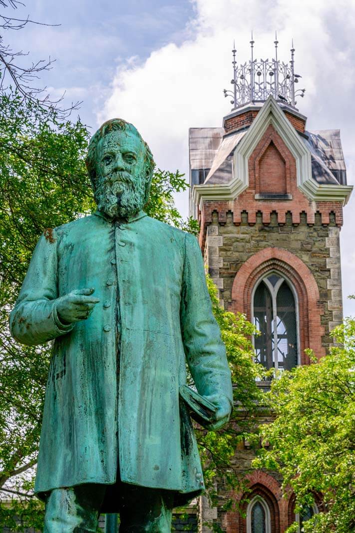 Mark Twain statue in Elmira New York in the Finger Lakes region