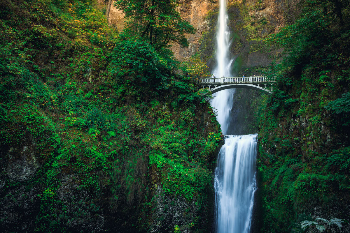 Multnomah-Falls-in-the-Columbia-River-Gorge-near-Portland-Oregon