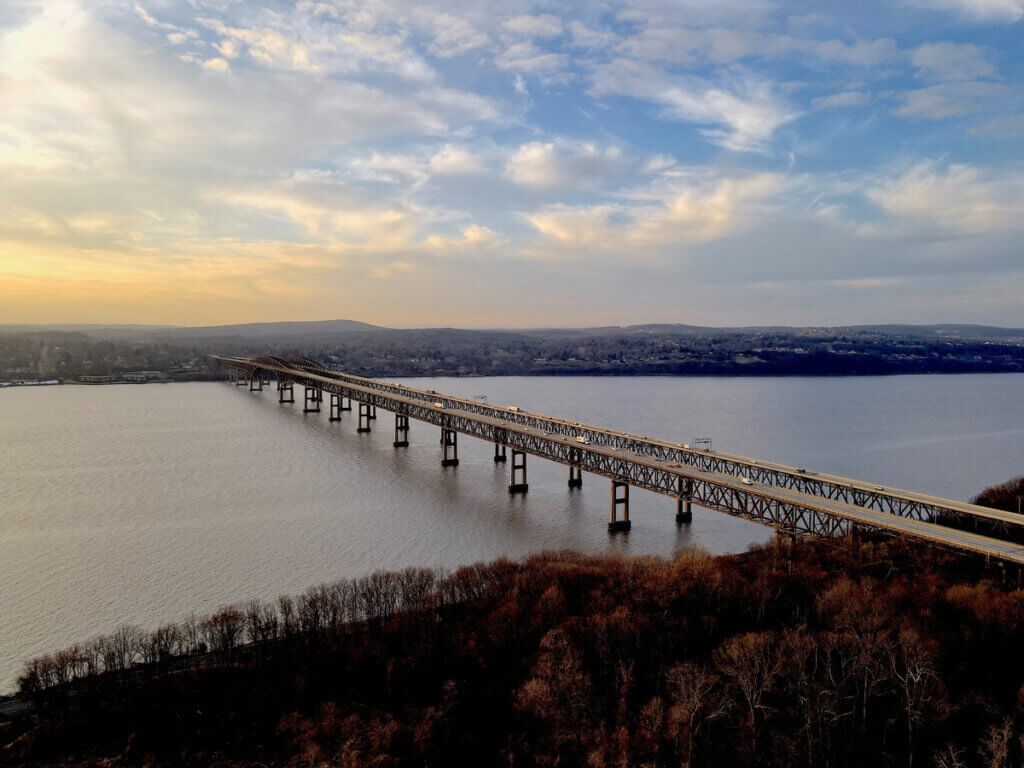 Newburgh-Beacon-Bridge-on-the-Hudson-River-in-the-Hudson-Valley-New-York