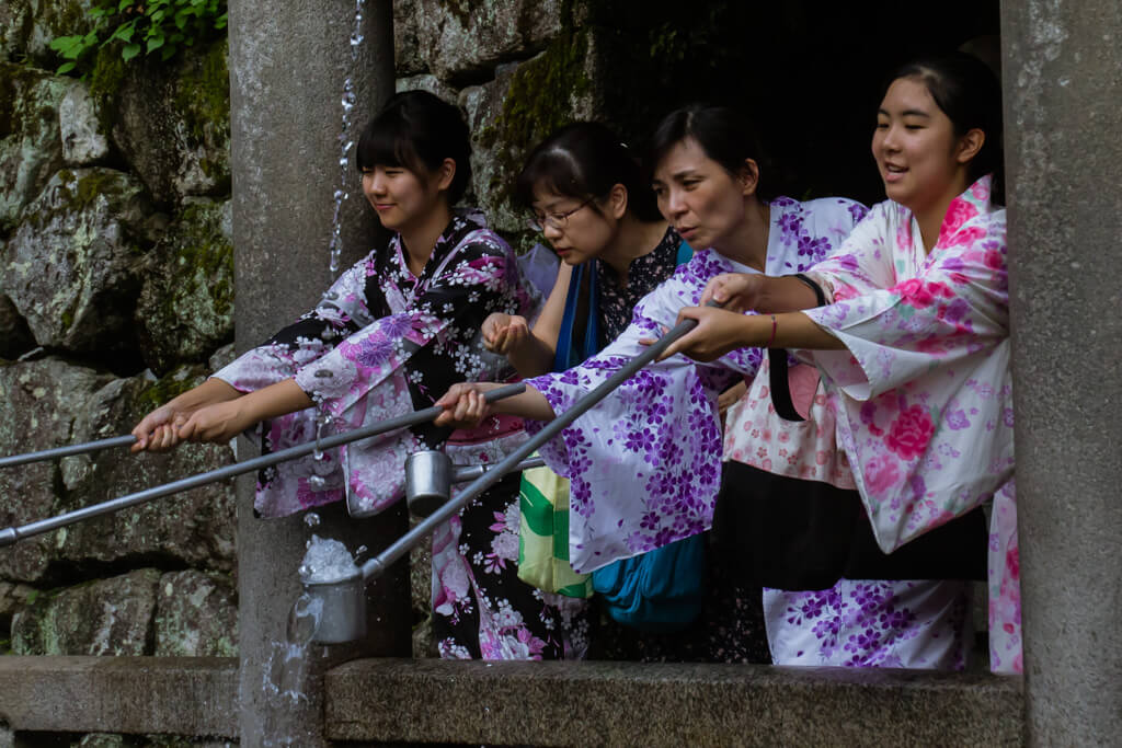 Geishas at Toji Shrine in Kyoto