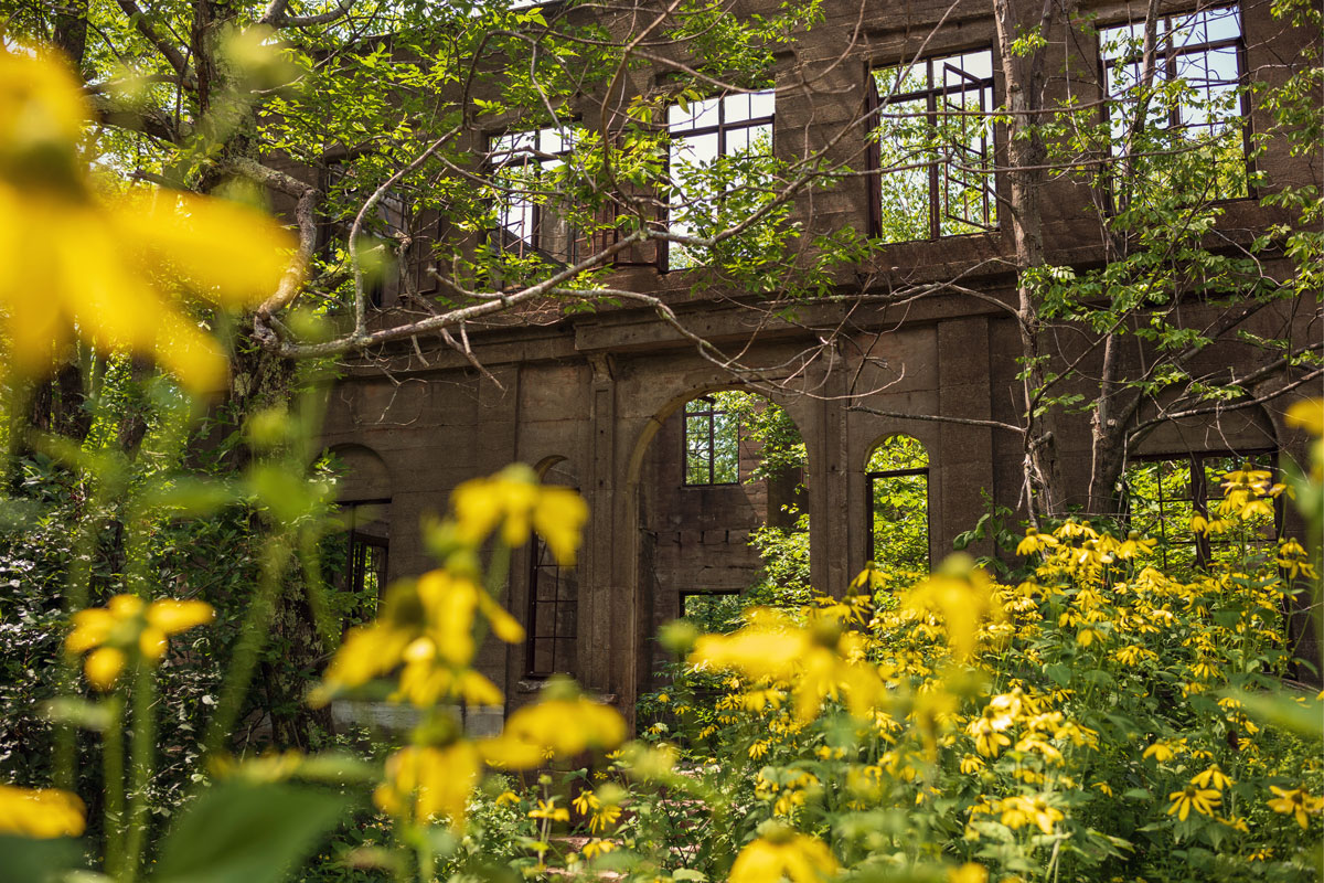 Overlook-Mountain-Ruins-on-Overlook-Mountain-near-Woodstock-New-York-in-the-Catskills