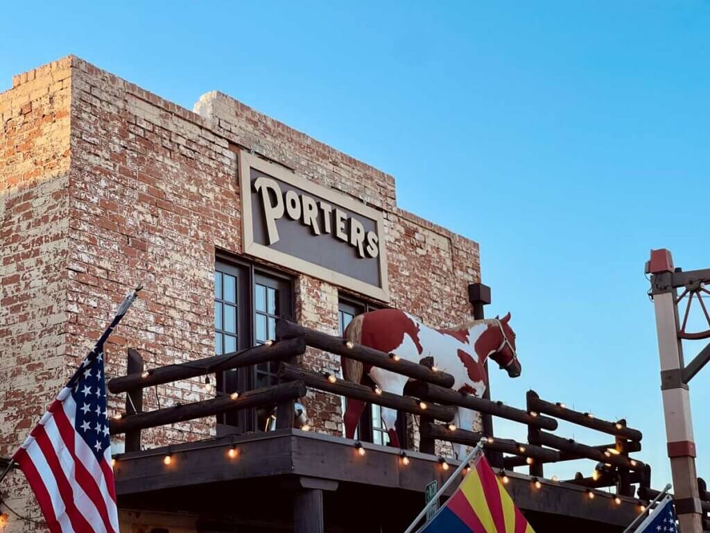 Porters-Saloon-in-Old-Town-Scottsdale-Arizona