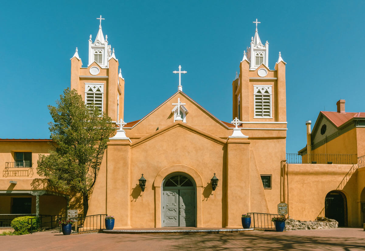 San-Felipe-de-Neri-Church-in-Old-Town-Albuquerque,-New-Mexico