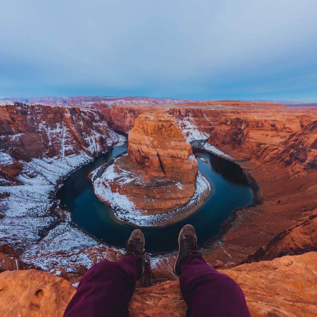 Scotts dangly feet over the edge of the cliff at Horseshoe Bend