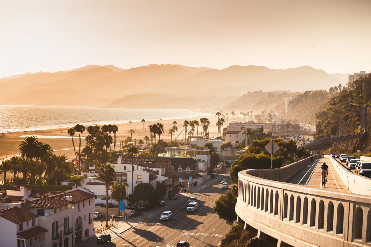 Sunset-in-Santa-Monica-along-the-California-coast-in-Los-Angeles