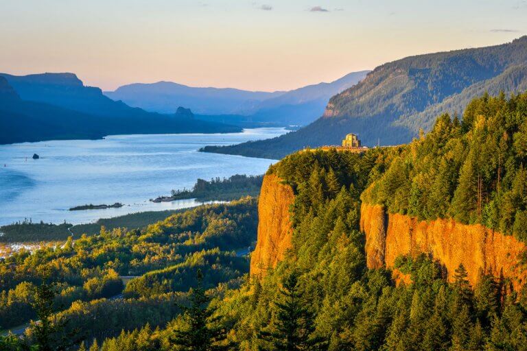 Sunset-over-the-Columbia-River-Gorge-and-view-of-the-Vista-House-in-Oregon