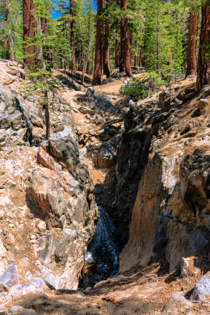 The-Earthquake-Fault-in-Inyo-National-Forest-in-Mammoth-California