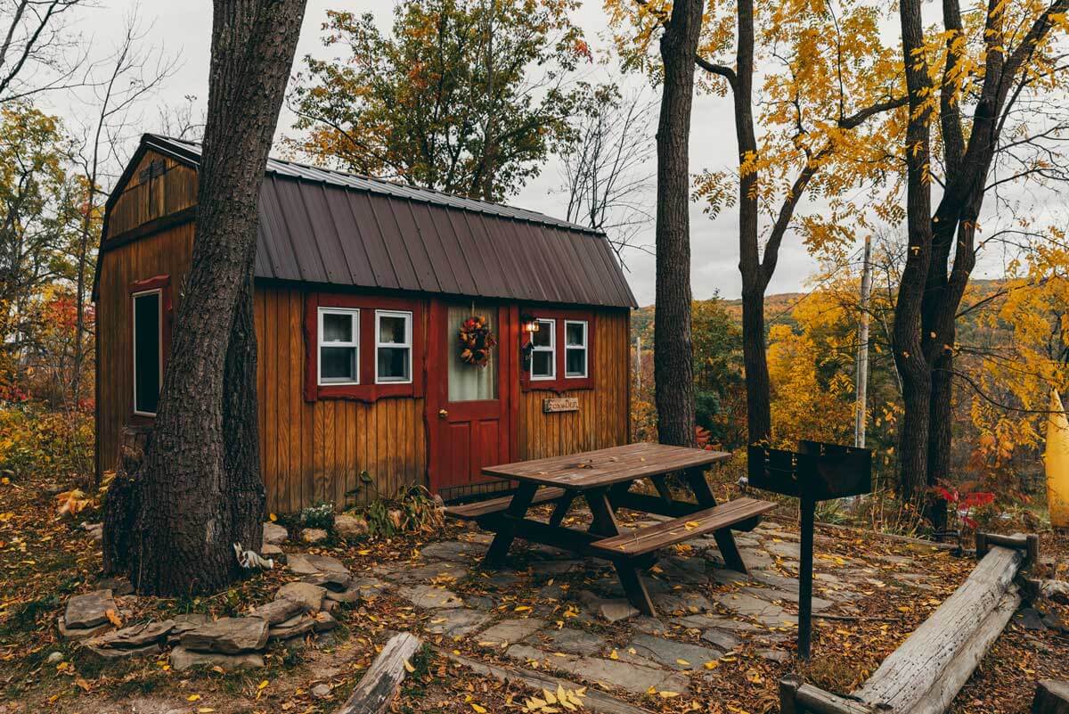 The-Fox-Den-cabin-in-New-York-at-Honeoye-Lake-in-the-Finger-Lakes