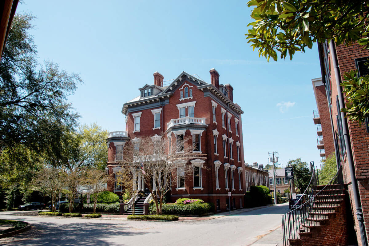 The-Kehoe-House-on-Columbia-Square-in-Savannah-GA