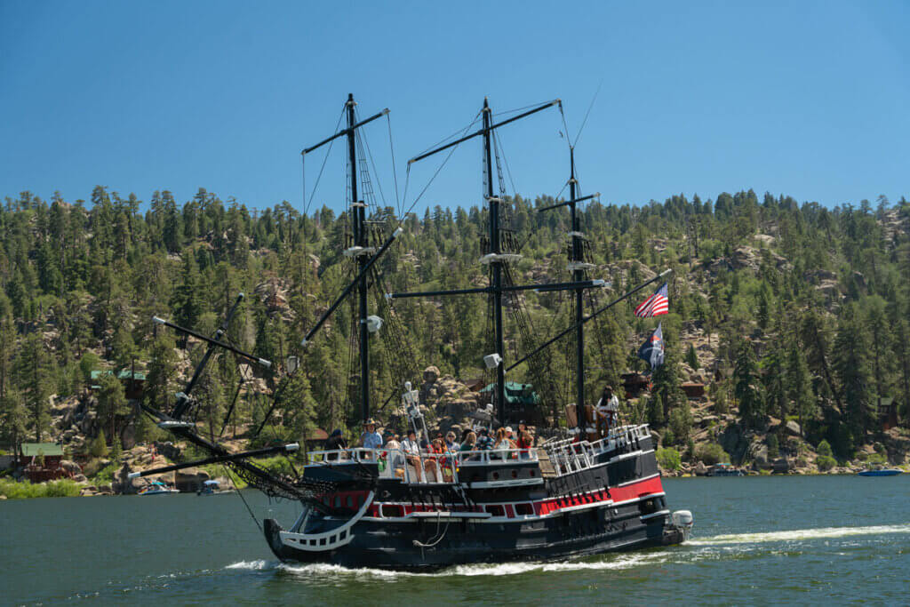 The-unique-Big-Bear-Pirate-Ship-tours-at-Big-Bear-Lake-in-California-in-summer