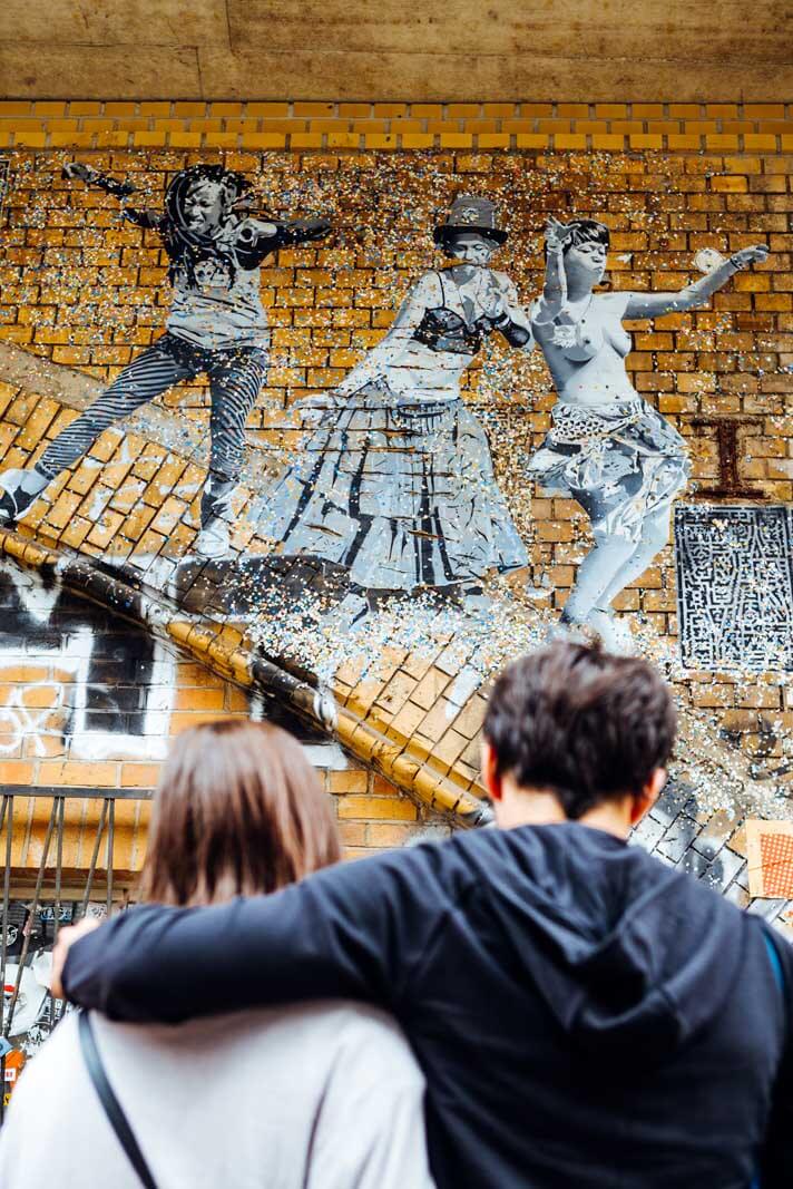 Couple enjoying the street art of Berlin