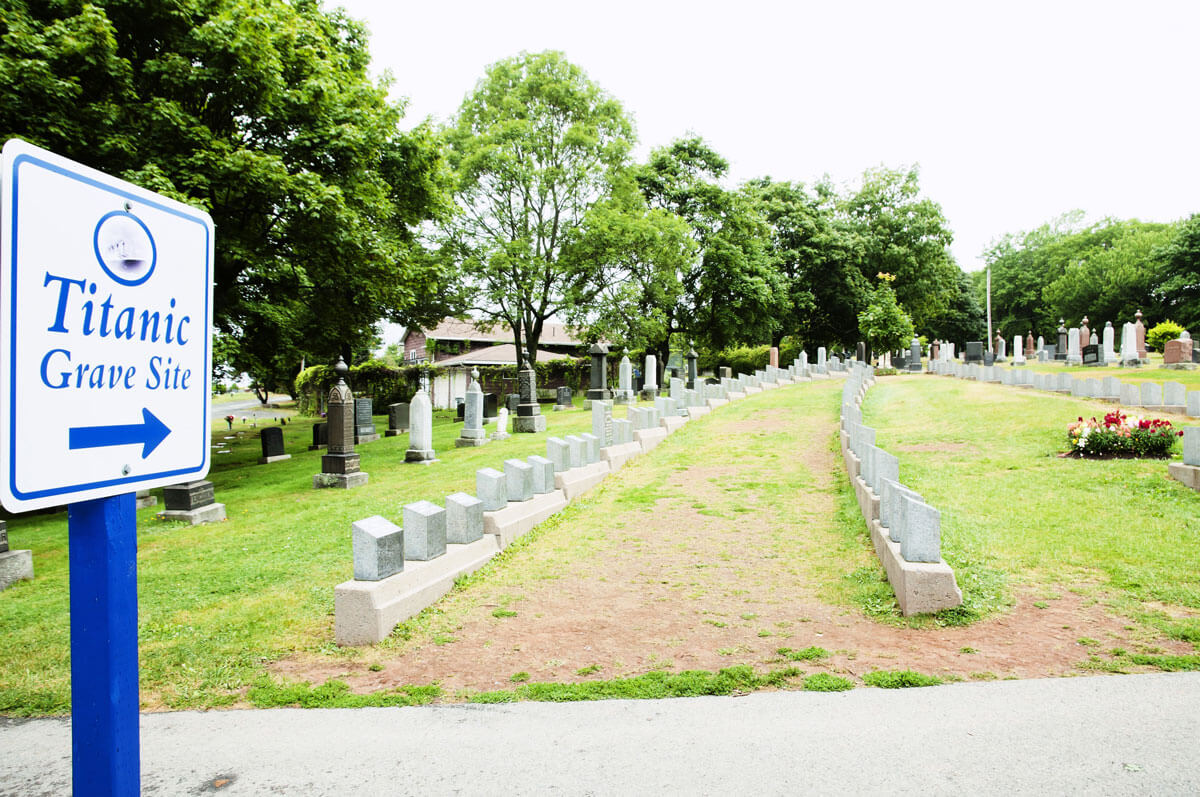 Titanic-gravesites-at-fairview-lawn-cemetery-halifax