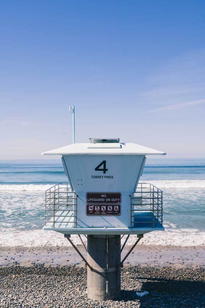 Torrey Pines Hike along the coast in San Diego lifeguard tower