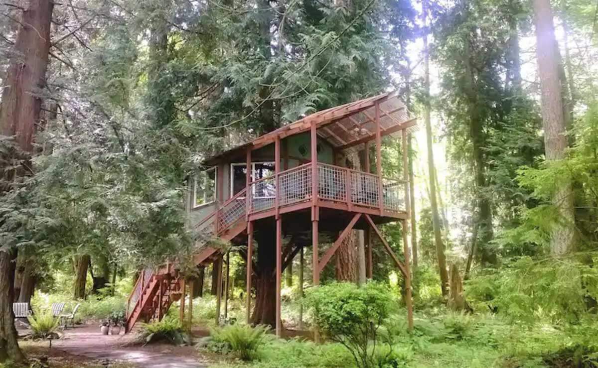 Treehouse-on-Whidbey-Island-in-Washington