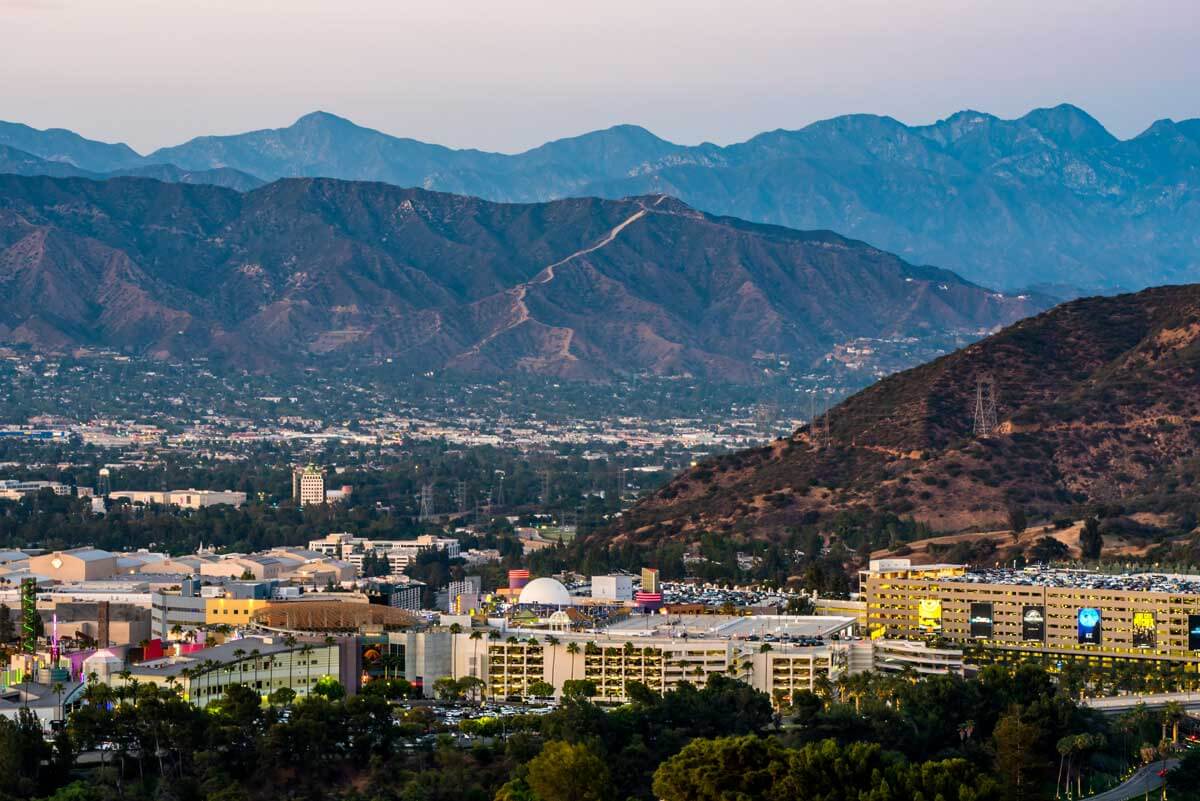 Universal-City-Overlook-viewpoint-in-Los-Angeles