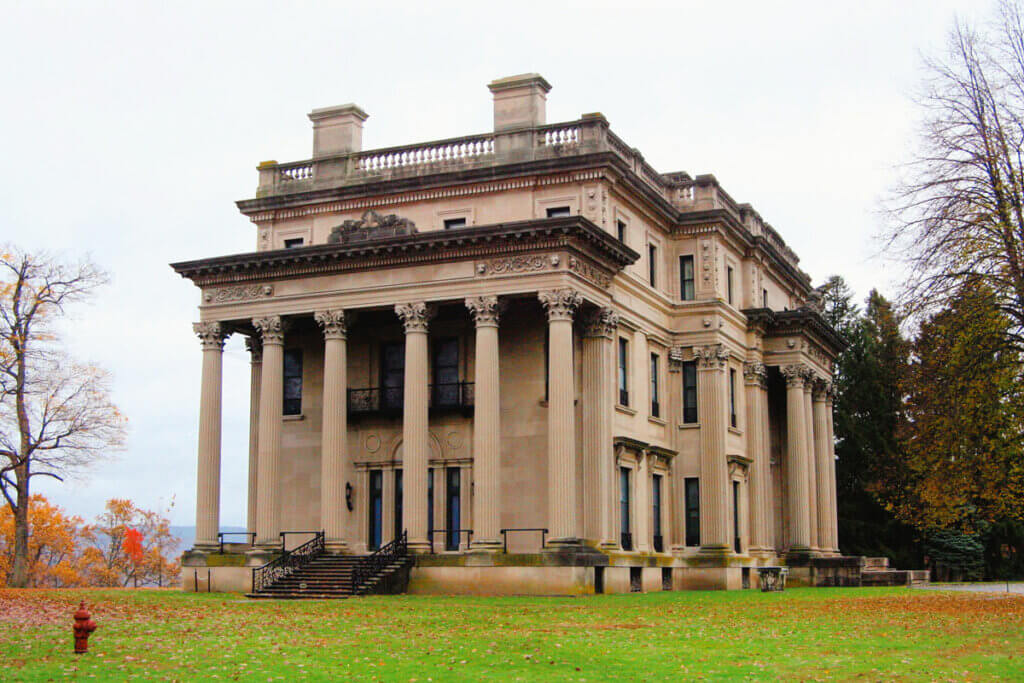 Vanderbilt-Mansion-National-Historic-Site-in-Hyde-Park-NY-in-the-Hudson-Valley
